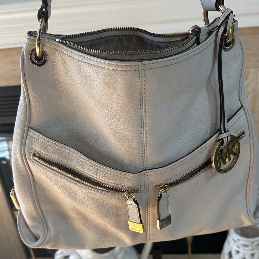 MK Winter Wht Leather Shoulder Bag